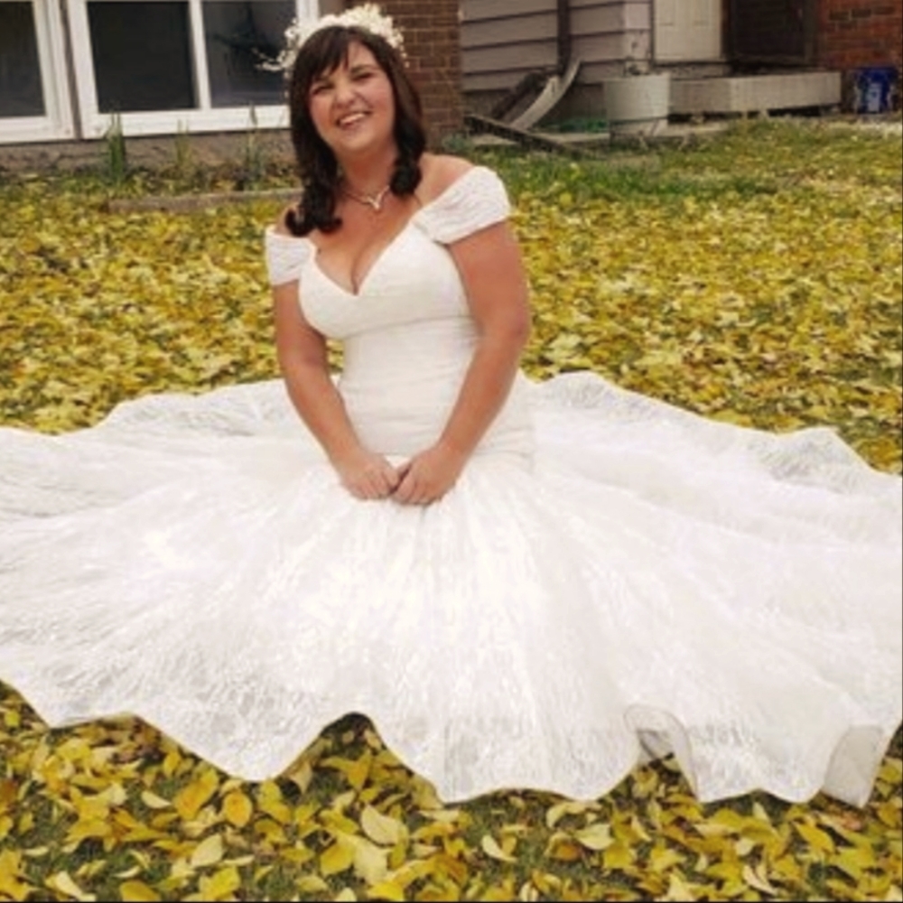 Beautiful Zac Posen Wedding Dress. Size 14.